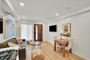 Brand-New Chic Nest In Prime Location