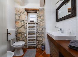 Warm Holiday Home With Terrace