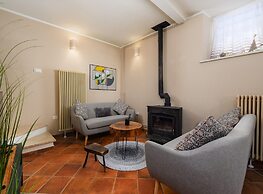 Warm Holiday Home With Terrace