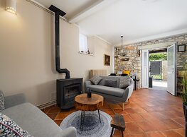 Warm Holiday Home With Terrace