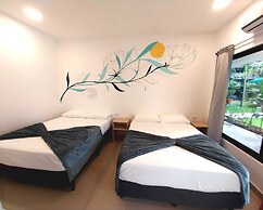 Wide Mouth Frog Hotel