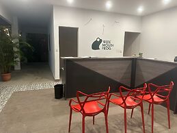 Wide Mouth Frog Hotel