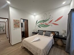 Wide Mouth Frog Hotel