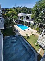 Wide Mouth Frog Hotel