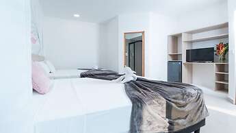 Wide Mouth Frog Hotel