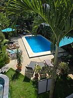 Wide Mouth Frog Hotel