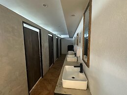 Wide Mouth Frog Hotel