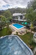 Wide Mouth Frog Hotel