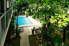 Wide Mouth Frog Hotel