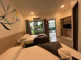 Wide Mouth Frog Hotel