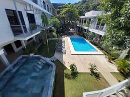 Wide Mouth Frog Hotel