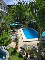 Wide Mouth Frog Hotel