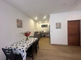 Wide Mouth Frog Hotel