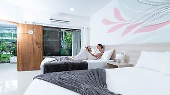 Wide Mouth Frog Hotel