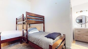 Crestview #40 Chic Condo for 6