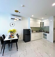 Lyshing Apartment in Vinhomes Grand Park