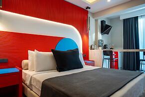 Lucky Monkey Midi Hotel