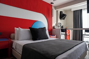 Lucky Monkey Midi Hotel