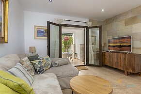 Pretty Apartment With Balcony