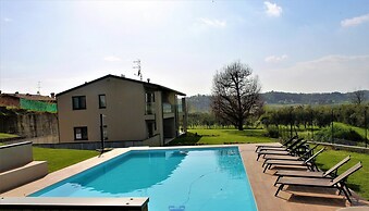 Apartment in Iseo Near Seabeach
