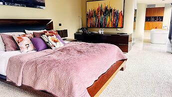 Jacuzzi Suite - Ocean Views & Beach