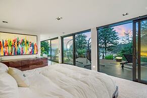 Jacuzzi Suite - Ocean Views & Beach