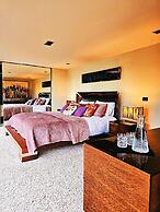 Jacuzzi Suite - Ocean Views & Beach