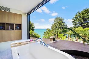 Jacuzzi Suite - Ocean Views & Beach