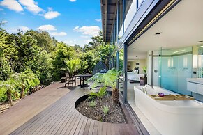 Jacuzzi Suite - Ocean Views & Beach