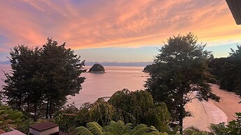 Jacuzzi Suite - Ocean Views & Beach