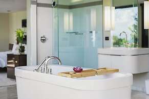 Jacuzzi Suite - Ocean Views & Beach