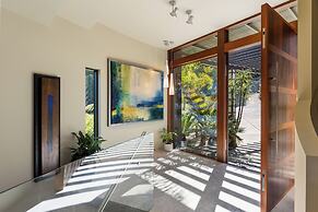 Jacuzzi Suite - Ocean Views & Beach