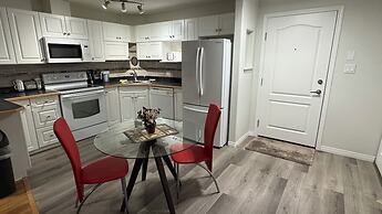 MainFloorCondo CozyFurnished Independent