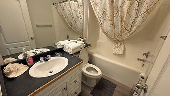 MainFloorCondo CozyFurnished Independent
