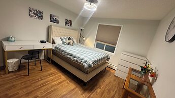 MainFloorCondo CozyFurnished Independent