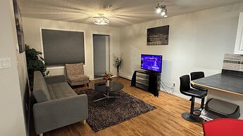 MainFloorCondo CozyFurnished Independent