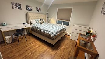 MainFloorCondo CozyFurnished Independent