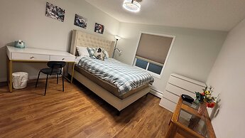 MainFloorCondo CozyFurnished Independent