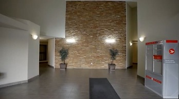 MainFloorCondo CozyFurnished Independent