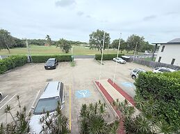 Emu Park Beach Resort