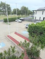 Emu Park Beach Resort