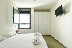 1 BR Apt w living room & learning area