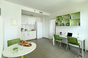 1 BR Apt w living room & learning area