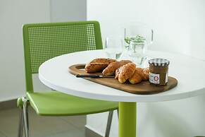 1 BR Apt w living room & learning area