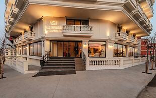 Nenessa Airport Hotel