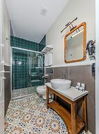 Nenessa Airport Hotel