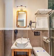 Nenessa Airport Hotel