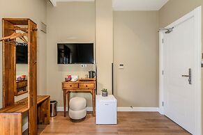 Nenessa Airport Hotel