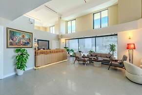 Nenessa Airport Hotel