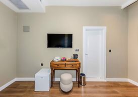 Nenessa Airport Hotel